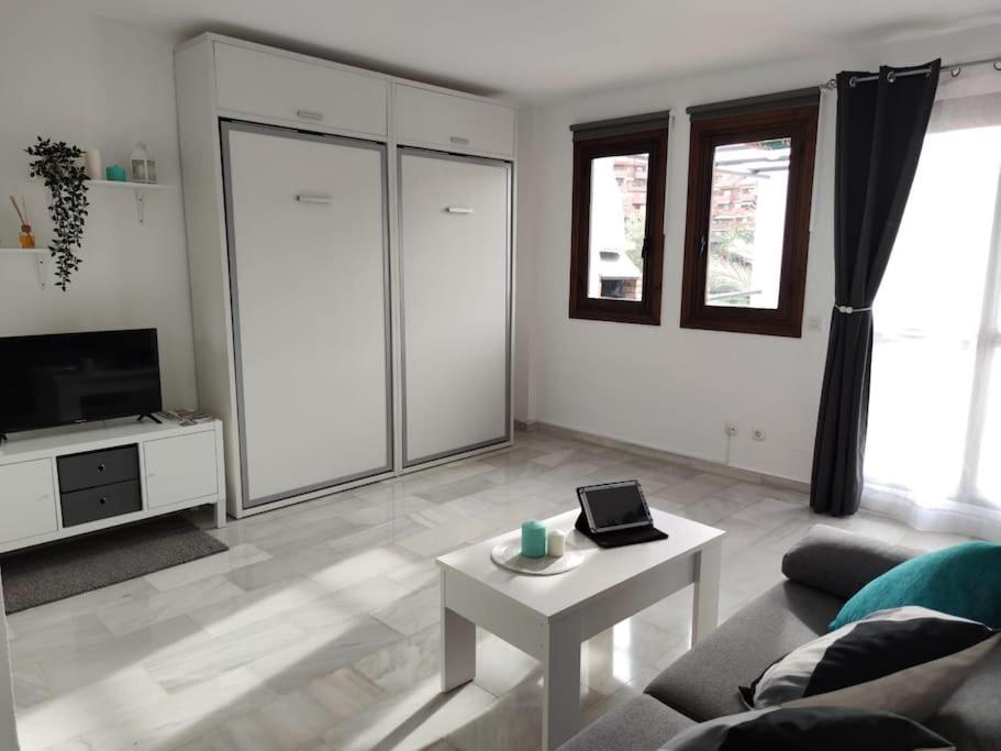 Apartamento Maika Benalsun Pueblo Evita ベナルマデナ エクステリア 写真